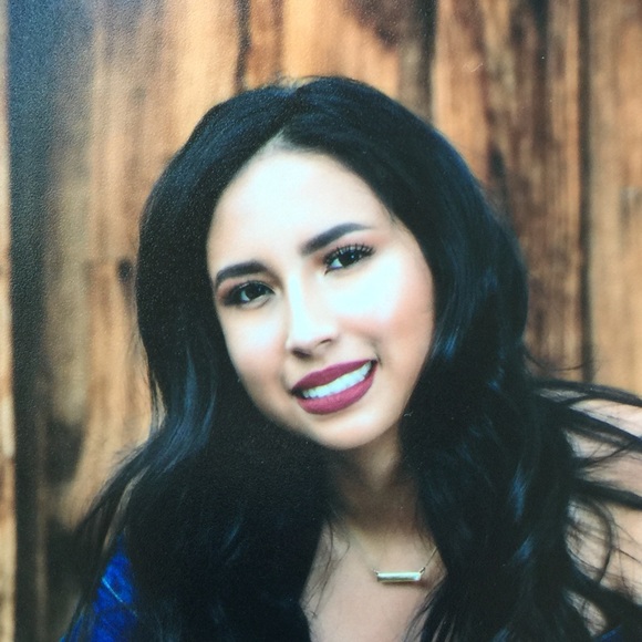 Meet your Posher, Oralia - Picture 1 of 1